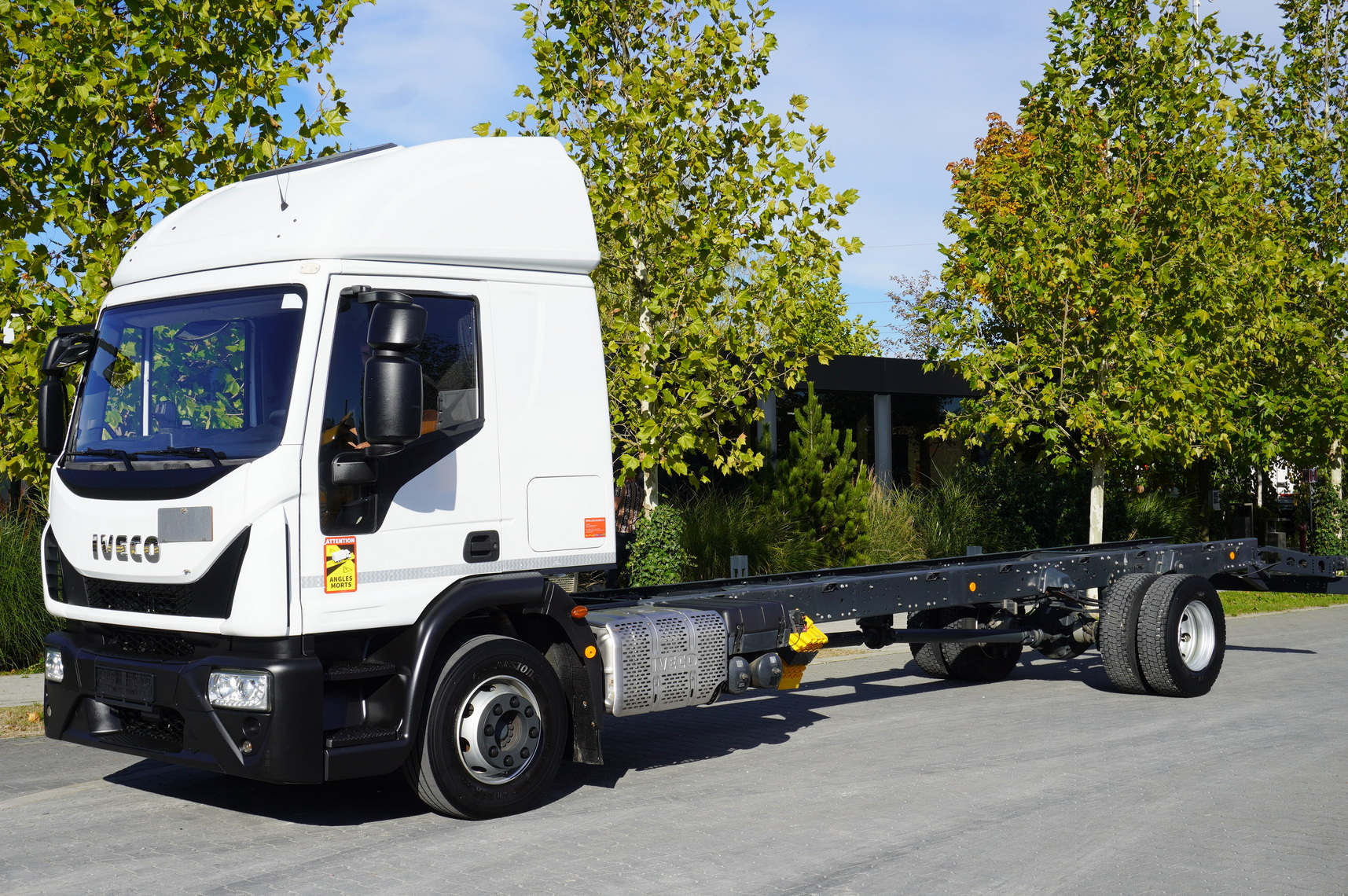 IVECO Eurocargo 140e19 4×2 E6 Glob / ADR / frame 8,1m - Şasi kamyon: fotoğraf 1 IVECO Eurocargo 140e19 4×2 E6 Glob / ADR / frame 8,1m - Şasi kamyon: fotoğraf 1