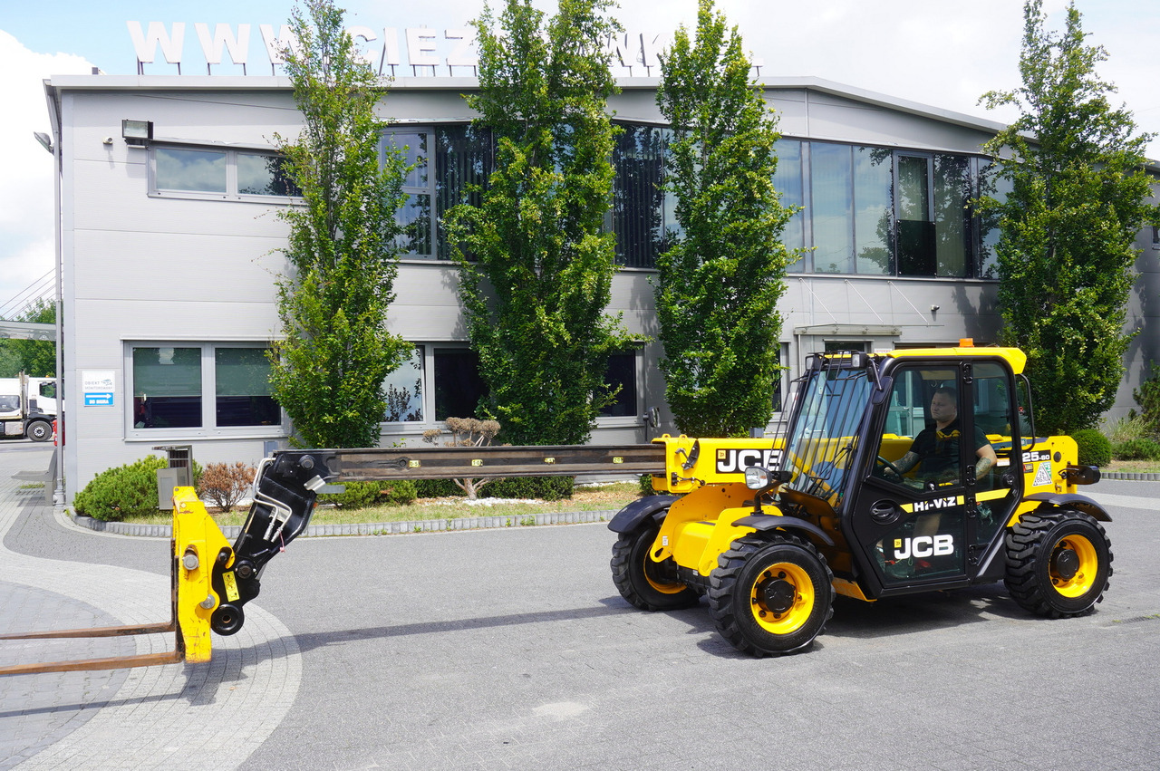 Teleskopik yükleyici JCB 525-60T5 / 2022 / 860 MTH! / 2.5 T / Reach 6 m / joystick: fotoğraf 20