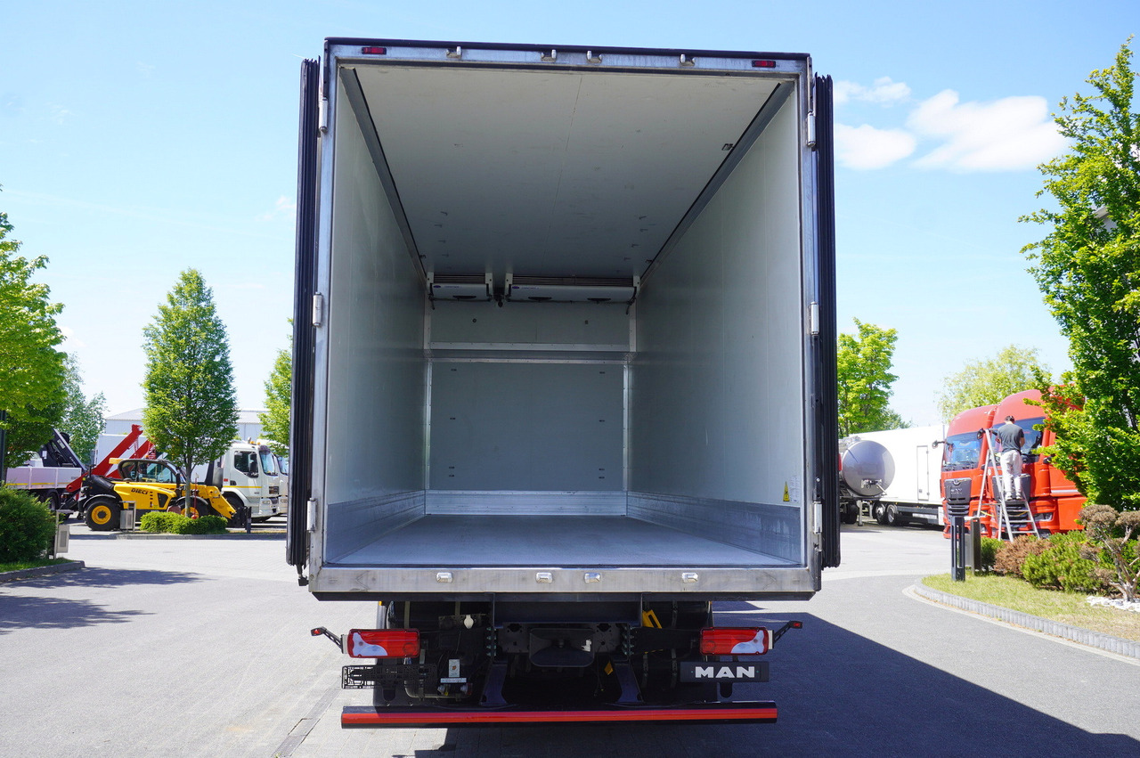 MAN TGX 26.510 / 2022 / NEW Krone bitemperature refrigerated truck / Carrier Supra 850 MT / 4 units - Refrijeratör kamyon: fotoğraf 4 MAN TGX 26.510 / 2022 / NEW Krone bitemperature refrigerated truck / Carrier Supra 850 MT / 4 units - Refrijeratör kamyon: fotoğraf 4