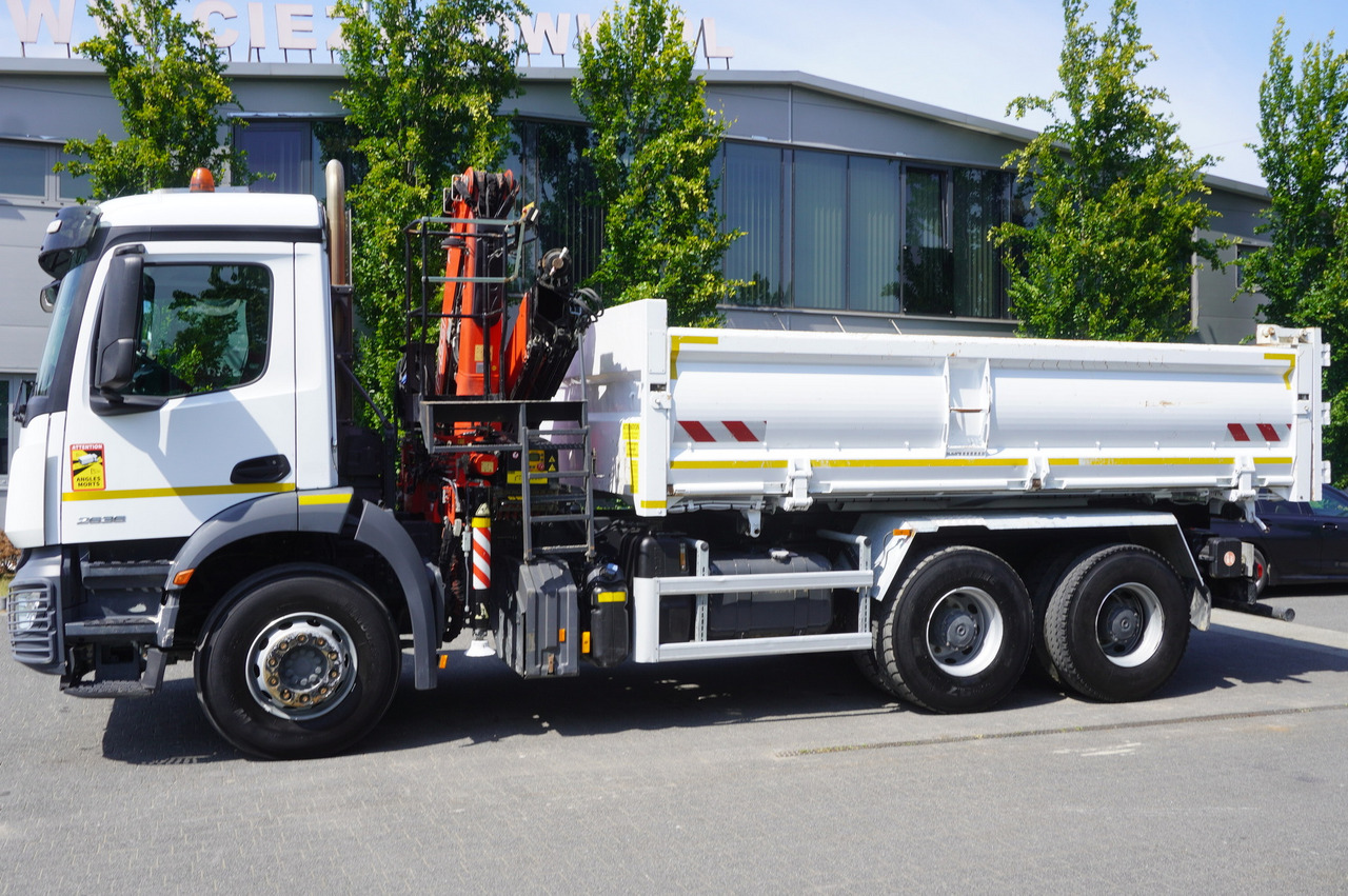 MERCEDES-BENZ AROCS 2636 / Fassi F155A.0.22 crane 6t / 120 tho. km / 3-sided dump truck / 2 x Bordmatic - Damperli kamyon, Vinçli kamyon: fotoğraf 4 MERCEDES-BENZ AROCS 2636 / Fassi F155A.0.22 crane 6t / 120 tho. km / 3-sided dump truck / 2 x Bordmatic - Damperli kamyon, Vinçli kamyon: fotoğraf 4