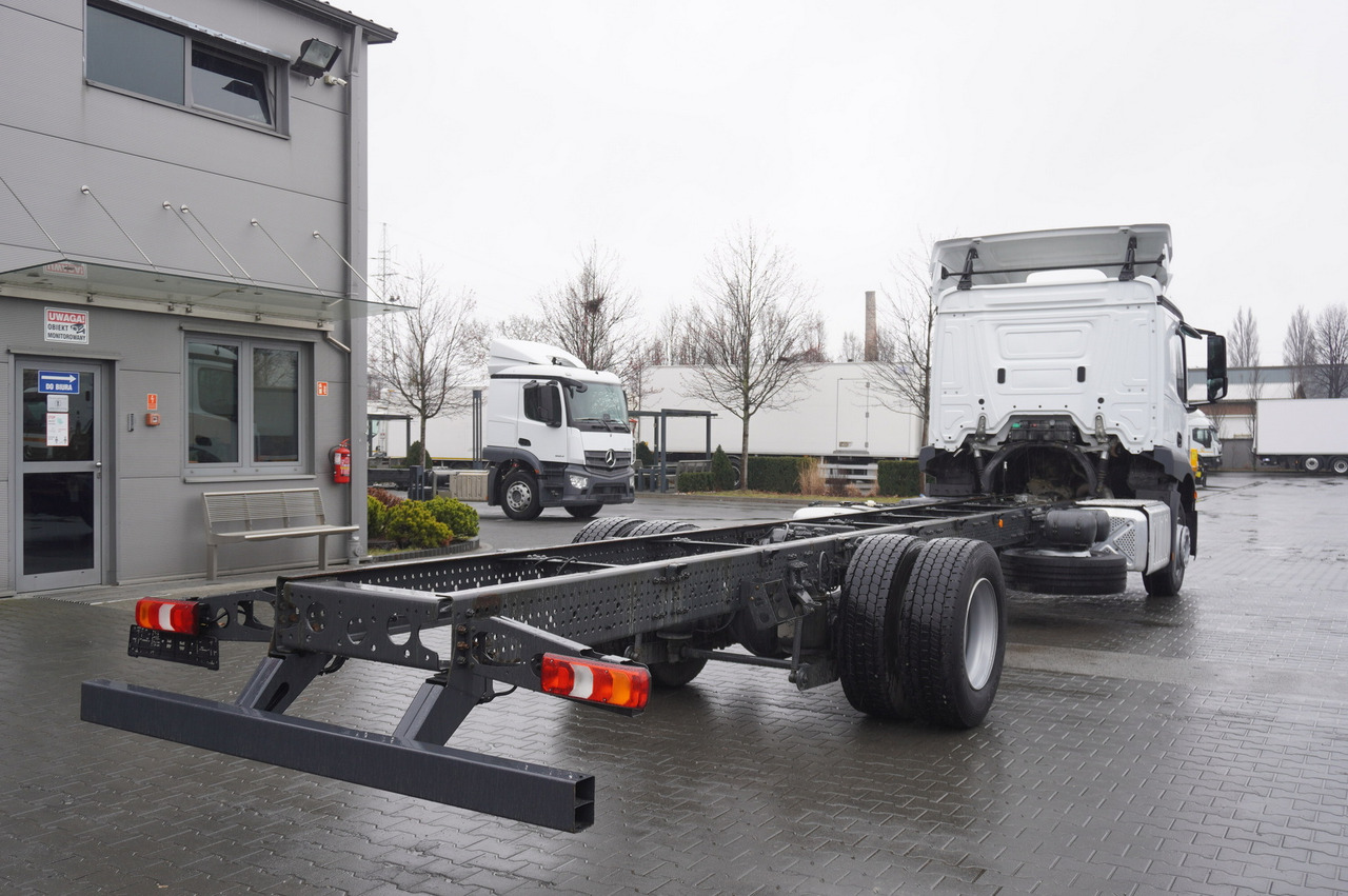 MERCEDES-BENZ Actros 1824 / 9.1 m chassis / sleeping cabin - Şasi kamyon: fotoğraf 3 MERCEDES-BENZ Actros 1824 / 9.1 m chassis / sleeping cabin - Şasi kamyon: fotoğraf 3