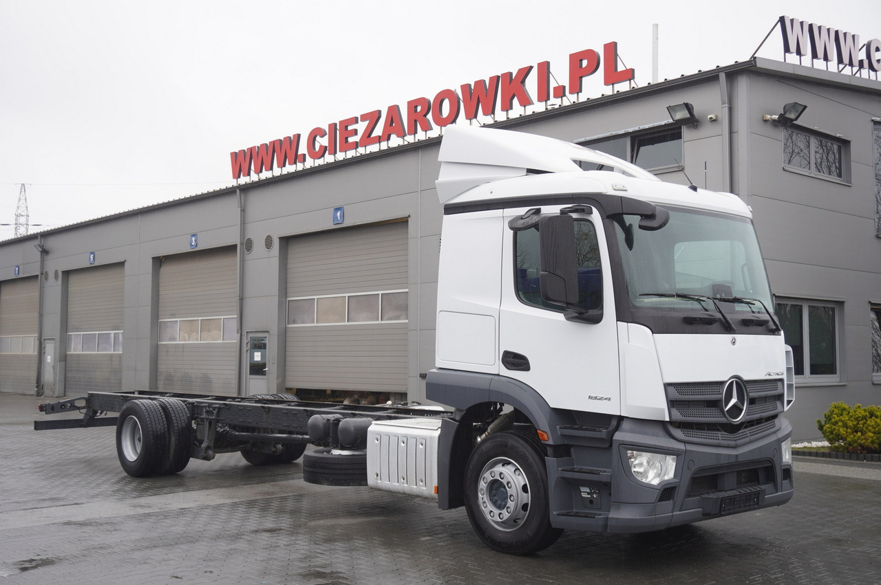 MERCEDES-BENZ Actros 1824 / 9.1 m chassis / sleeping cabin - Şasi kamyon: fotoğraf 1 MERCEDES-BENZ Actros 1824 / 9.1 m chassis / sleeping cabin - Şasi kamyon: fotoğraf 1