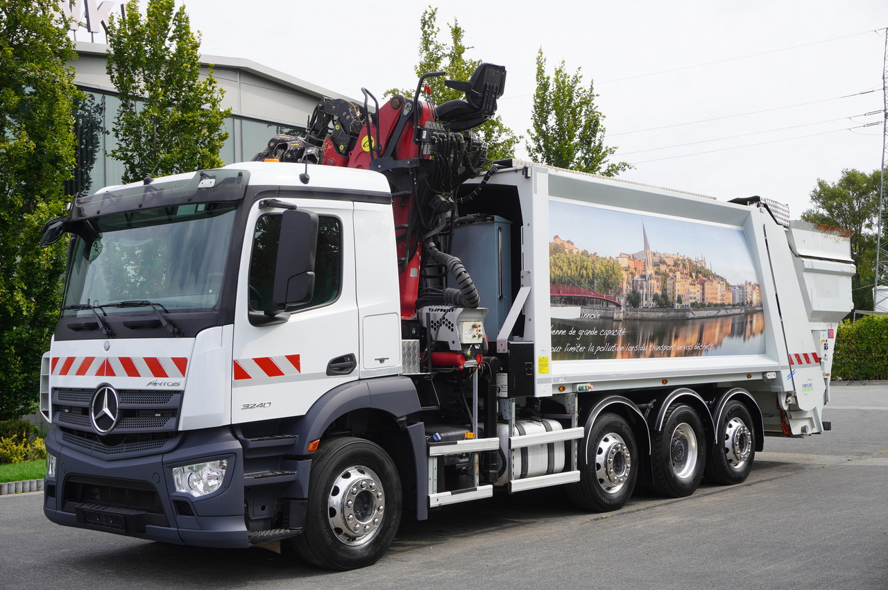 MERCEDES-BENZ Antos 3240 8x2 / Tajfun 5T crane / Farid Industries garbage truck/ 3 steered axles - Vidanjör: fotoğraf 3 MERCEDES-BENZ Antos 3240 8x2 / Tajfun 5T crane / Farid Industries garbage truck/ 3 steered axles - Vidanjör: fotoğraf 3