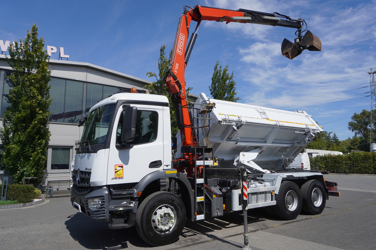 MERCEDES-BENZ Arocs 2636 / 6x4 / HDS Fassi / 3-Way Tipper / Bortmatic - Vinçli kamyon: fotoğraf 2 MERCEDES-BENZ Arocs 2636 / 6x4 / HDS Fassi / 3-Way Tipper / Bortmatic - Vinçli kamyon: fotoğraf 2