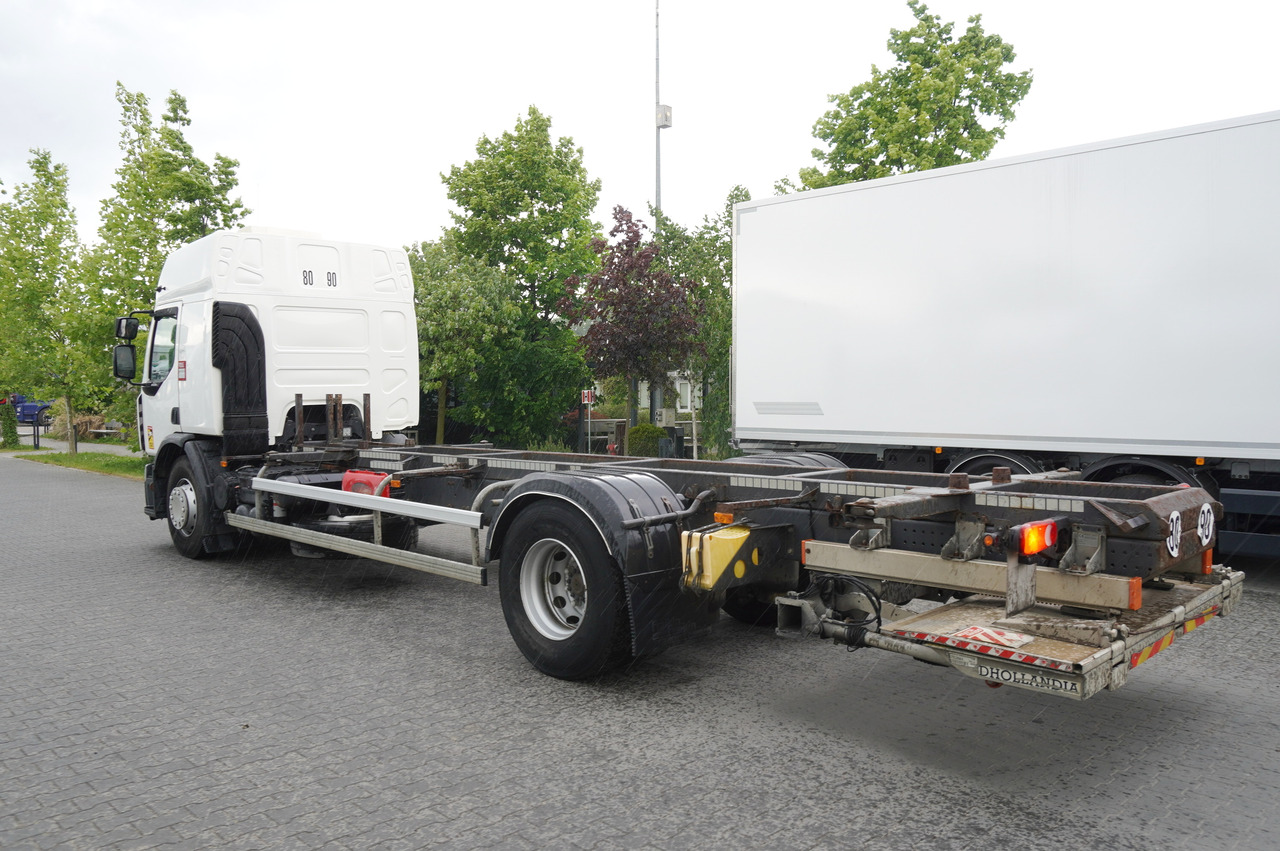 RENAULT D19 Wide Glob / BDF / load capacity 11t / 280 thousand km / tail lift - Şasi kamyon: fotoğraf 3 RENAULT D19 Wide Glob / BDF / load capacity 11t / 280 thousand km / tail lift - Şasi kamyon: fotoğraf 3
