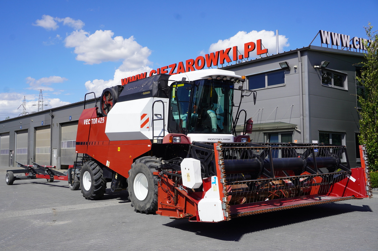 ROSTSELMASH VECTOR 425 RSM-101 grain harvester + Header 5 m + rapeseed harvesting extension / 2300 MTH - Biçerdöver: fotoğraf 3 ROSTSELMASH VECTOR 425 RSM-101 grain harvester + Header 5 m + rapeseed harvesting extension / 2300 MTH - Biçerdöver: fotoğraf 3