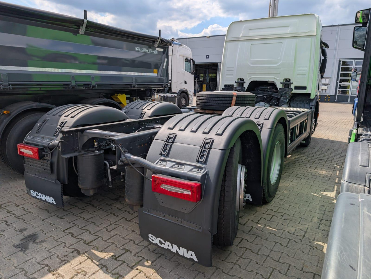 SCANIA P 340 B6x2*4NA / chassis frame / steering axle / CNG / large cab / 8 units - Çöp kamyonu: fotoğraf 3 SCANIA P 340 B6x2*4NA / chassis frame / steering axle / CNG / large cab / 8 units - Çöp kamyonu: fotoğraf 3