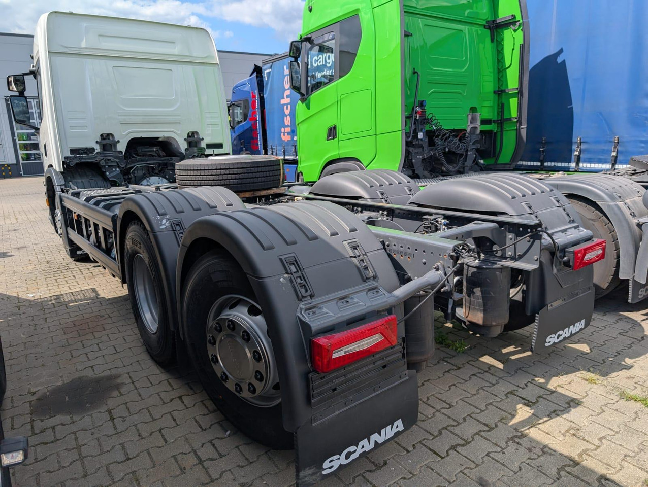 SCANIA P 340 B6x2*4NA / chassis frame / steering axle / CNG / large cab / 8 units - Şasi kamyon: fotoğraf 4 SCANIA P 340 B6x2*4NA / chassis frame / steering axle / CNG / large cab / 8 units - Şasi kamyon: fotoğraf 4
