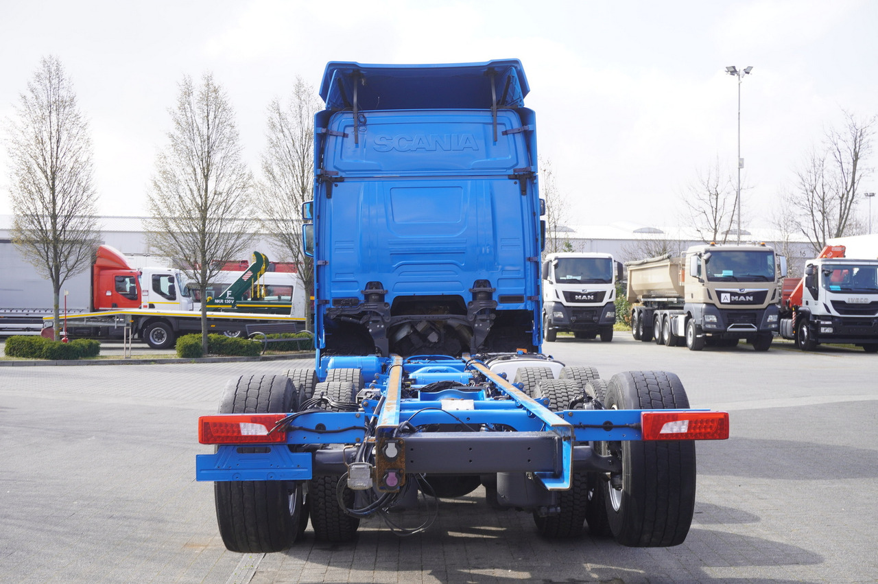 SCANIA R650 V8 / 650 HP/ frame 8.8 m / steered 4th axle - Şasi kamyon: fotoğraf 3 SCANIA R650 V8 / 650 HP/ frame 8.8 m / steered 4th axle - Şasi kamyon: fotoğraf 3
