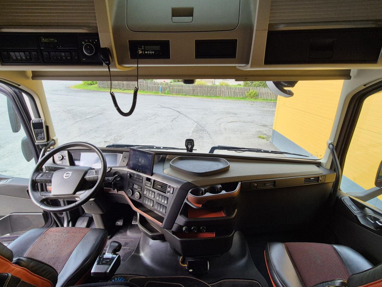 Vinçli kamyon nakliyatı için ahşap VOLVO FH 750 8x4 / 2 lifted axles / timber truck: fotoğraf 13 Vinçli kamyon nakliyatı için ahşap VOLVO FH 750 8x4 / 2 lifted axles / timber truck: fotoğraf 13