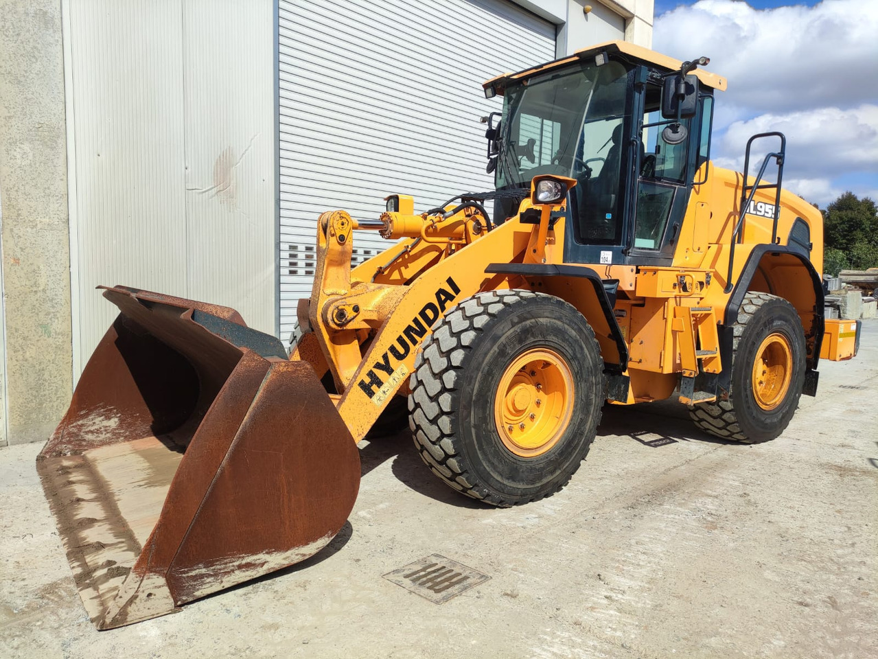 HYUNDAI HL955 - Tekerlekli yükleyici: fotoğraf 1 HYUNDAI HL955 - Tekerlekli yükleyici: fotoğraf 1