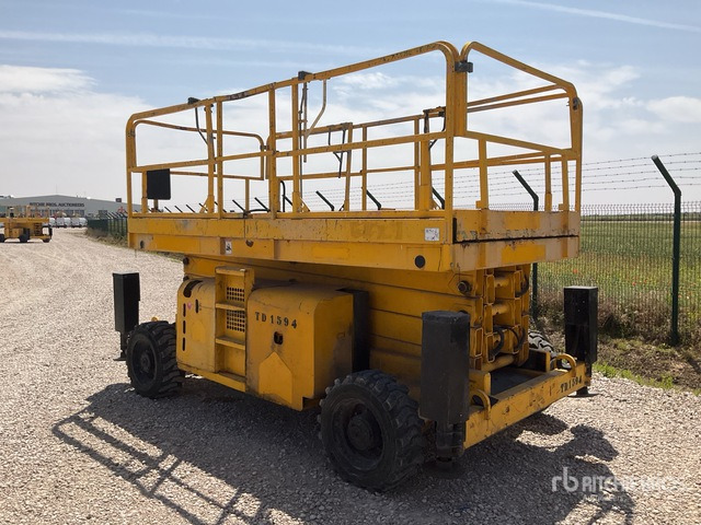 2004 Haulotte H15SX 4x4 Diesel Scissor Lift - Makasli platform: fotoğraf 4 2004 Haulotte H15SX 4x4 Diesel Scissor Lift - Makasli platform: fotoğraf 4