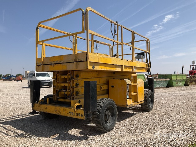 2004 Haulotte H15SX 4x4 Diesel Scissor Lift - Makasli platform: fotoğraf 3 2004 Haulotte H15SX 4x4 Diesel Scissor Lift - Makasli platform: fotoğraf 3