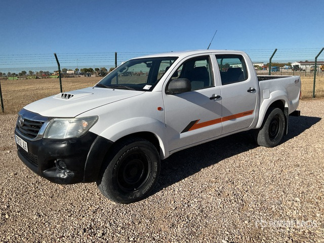 2015 Toyota Hilux 4x4 Crew Cab Pickup - Pikap: fotoğraf 2 2015 Toyota Hilux 4x4 Crew Cab Pickup - Pikap: fotoğraf 2
