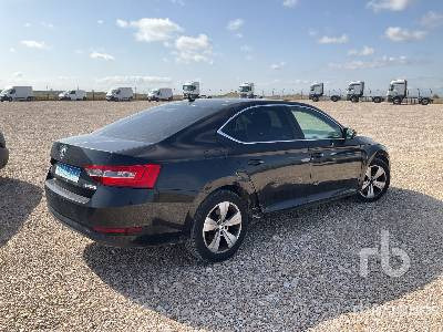 SKODA SUPERB 2.0D - Binek araba: fotoğraf 3 SKODA SUPERB 2.0D - Binek araba: fotoğraf 3