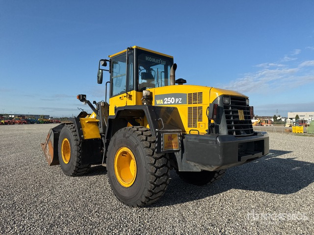 2003 Komatsu WA250-5 Pala gommata - Tekerlekli yükleyici: fotoğraf 4 2003 Komatsu WA250-5 Pala gommata - Tekerlekli yükleyici: fotoğraf 4