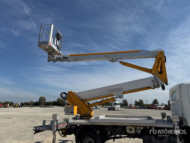 2011 Nissan Cabstar 35 - 11 2011 Multitel Pagliero MX250EX ... Bucket Truck - Araç üzerine platform: fotoğraf 5 2011 Nissan Cabstar 35 - 11 2011 Multitel Pagliero MX250EX ... Bucket Truck - Araç üzerine platform: fotoğraf 5