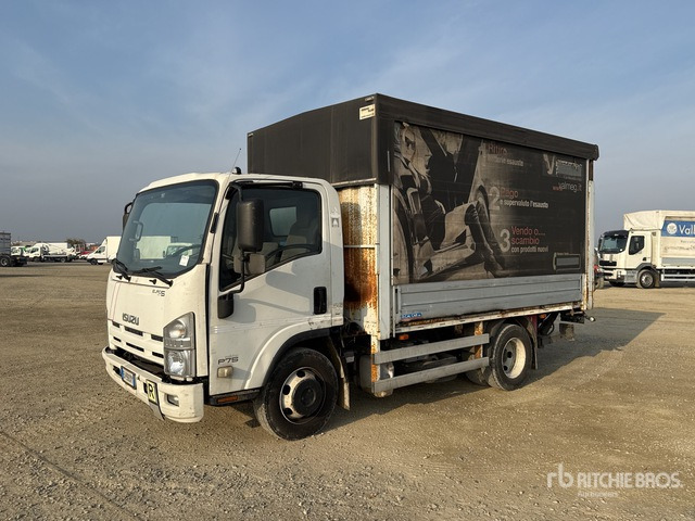 2014 Isuzu NPR 75 4x2 Curtain Side Truck - Tenteli kamyon: fotoğraf 2 2014 Isuzu NPR 75 4x2 Curtain Side Truck - Tenteli kamyon: fotoğraf 2