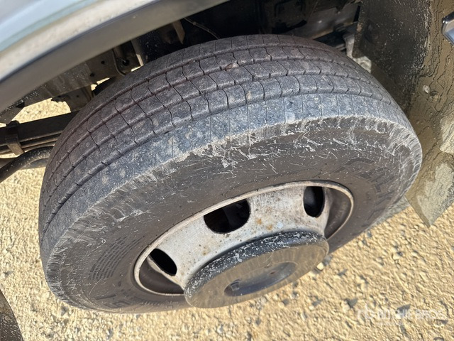 2014 Isuzu NPR 75 4x2 Curtain Side Truck - Tenteli kamyon: fotoğraf 5 2014 Isuzu NPR 75 4x2 Curtain Side Truck - Tenteli kamyon: fotoğraf 5