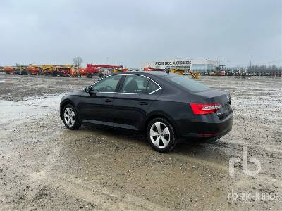 SKODA SUPERB - Binek araba: fotoğraf 2 SKODA SUPERB - Binek araba: fotoğraf 2