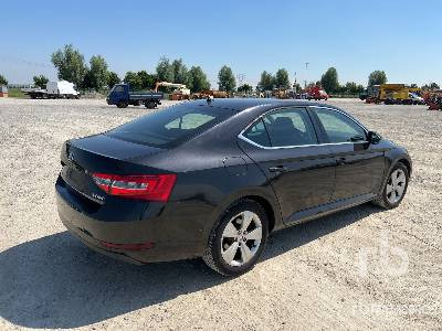 SKODA SUPERB - Binek araba: fotoğraf 3 SKODA SUPERB - Binek araba: fotoğraf 3