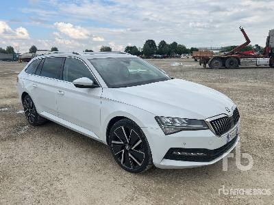 SKODA SUPERB WAGON 2.0 TDI EVO 150CV EXECUTIVE - Binek araba: fotoğraf 4 SKODA SUPERB WAGON 2.0 TDI EVO 150CV EXECUTIVE - Binek araba: fotoğraf 4