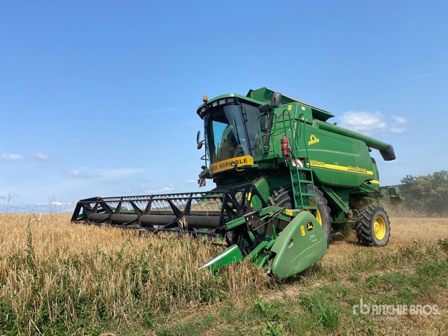 2004 John Deere 9660 WTS Hillmaster II with header and header trailer ... Combine Harvester - Biçerdöver: fotoğraf 2 2004 John Deere 9660 WTS Hillmaster II with header and header trailer ... Combine Harvester - Biçerdöver: fotoğraf 2