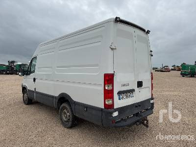 IVECO DAILY 35S12 Vehicule Utilitaire (Inoperable) - Panelvan: fotoğraf 2 IVECO DAILY 35S12 Vehicule Utilitaire (Inoperable) - Panelvan: fotoğraf 2