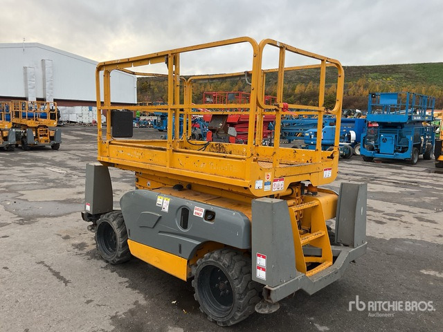 2014 Haulotte Compact 10DX 4x4 Diesel Scissor Lift - Makasli platform: fotoğraf 3 2014 Haulotte Compact 10DX 4x4 Diesel Scissor Lift - Makasli platform: fotoğraf 3