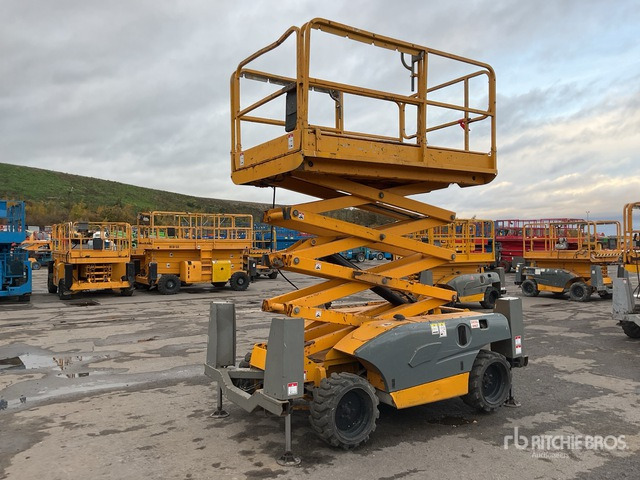2014 Haulotte Compact 10DX 4x4 Diesel Scissor Lift - Makasli platform: fotoğraf 2 2014 Haulotte Compact 10DX 4x4 Diesel Scissor Lift - Makasli platform: fotoğraf 2