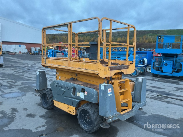 2014 Haulotte Compact 12DX 4x4 Diesel Scissor Lift - Makasli platform: fotoğraf 4 2014 Haulotte Compact 12DX 4x4 Diesel Scissor Lift - Makasli platform: fotoğraf 4