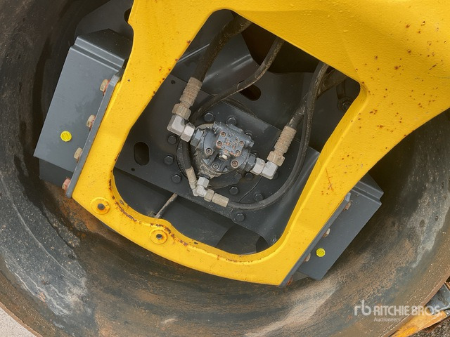 2015 Bomag BW151AD-5 Double Drum Roller - Yol silindiri: fotoğraf 5 2015 Bomag BW151AD-5 Double Drum Roller - Yol silindiri: fotoğraf 5