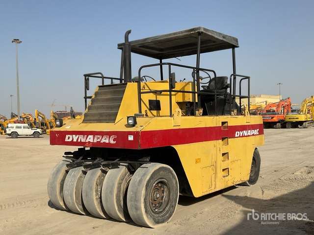 2002 Dynapac CP 271 9 Wheel Pneumatic Roller - Lastik tekerlekli silindir: fotoğraf 2 2002 Dynapac CP 271 9 Wheel Pneumatic Roller - Lastik tekerlekli silindir: fotoğraf 2