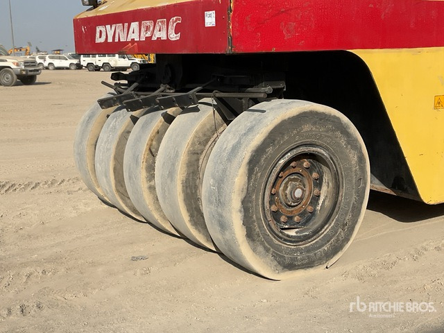 2002 Dynapac CP 271 9 Wheel Pneumatic Roller - Lastik tekerlekli silindir: fotoğraf 5 2002 Dynapac CP 271 9 Wheel Pneumatic Roller - Lastik tekerlekli silindir: fotoğraf 5