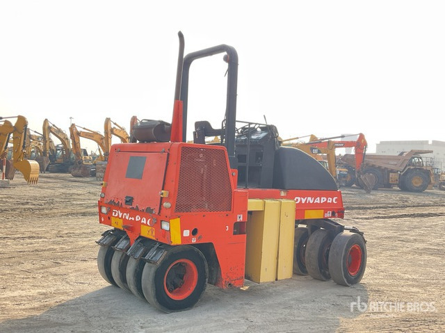 2004 Dynapac CP132 9 Wheel Pneumatic Roller - Lastik tekerlekli silindir: fotoğraf 5 2004 Dynapac CP132 9 Wheel Pneumatic Roller - Lastik tekerlekli silindir: fotoğraf 5