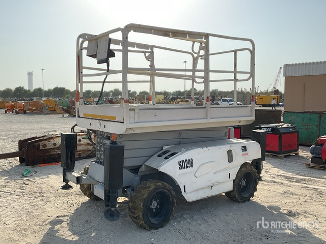 2004 Haulotte Compact 12DX 4x4 Diesel Scissor Lift - Makasli platform: fotoğraf 4 2004 Haulotte Compact 12DX 4x4 Diesel Scissor Lift - Makasli platform: fotoğraf 4