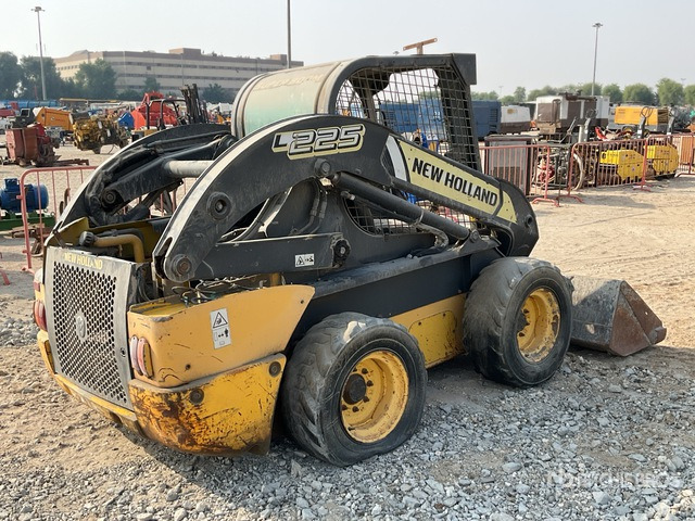 2014 New Holland L225 (Inoperable) Skid Steer Loader - Mini yükleyici: fotoğraf 4 2014 New Holland L225 (Inoperable) Skid Steer Loader - Mini yükleyici: fotoğraf 4