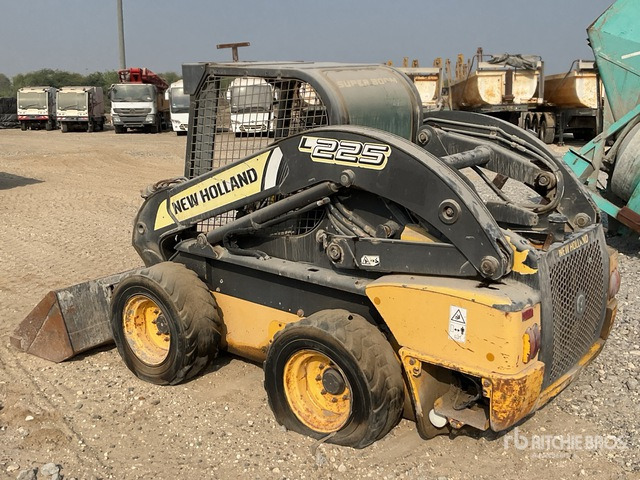 2014 New Holland L225 (Inoperable) Skid Steer Loader - Mini yükleyici: fotoğraf 3 2014 New Holland L225 (Inoperable) Skid Steer Loader - Mini yükleyici: fotoğraf 3