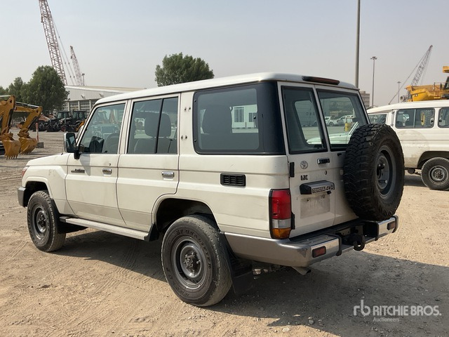 2014 Toyota Land Cruiser LX 76L 4x4 SUV - SUV: fotoğraf 4 2014 Toyota Land Cruiser LX 76L 4x4 SUV - SUV: fotoğraf 4
