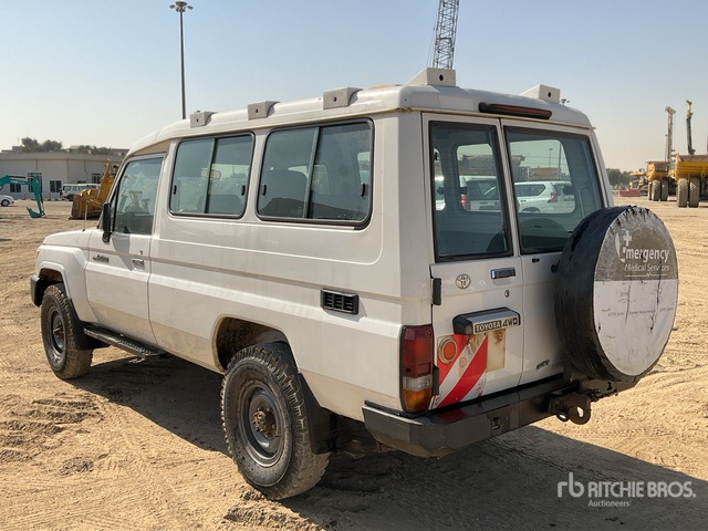 2016 Toyota Land Cruiser 78R 4x4 SUV - SUV: fotoğraf 3 2016 Toyota Land Cruiser 78R 4x4 SUV - SUV: fotoğraf 3