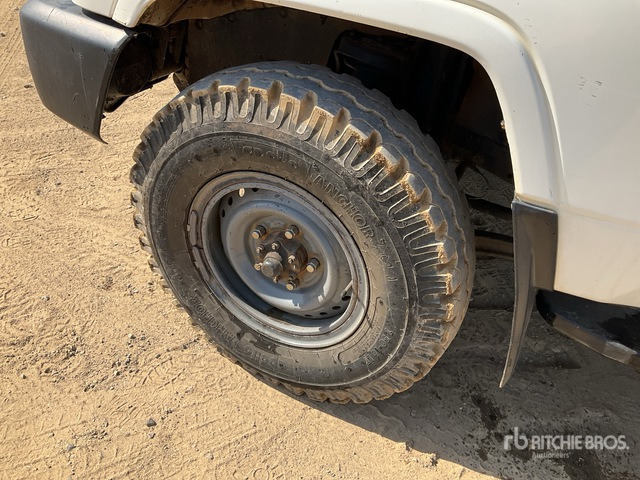 2016 Toyota Land Cruiser 78R 4x4 SUV - SUV: fotoğraf 5 2016 Toyota Land Cruiser 78R 4x4 SUV - SUV: fotoğraf 5