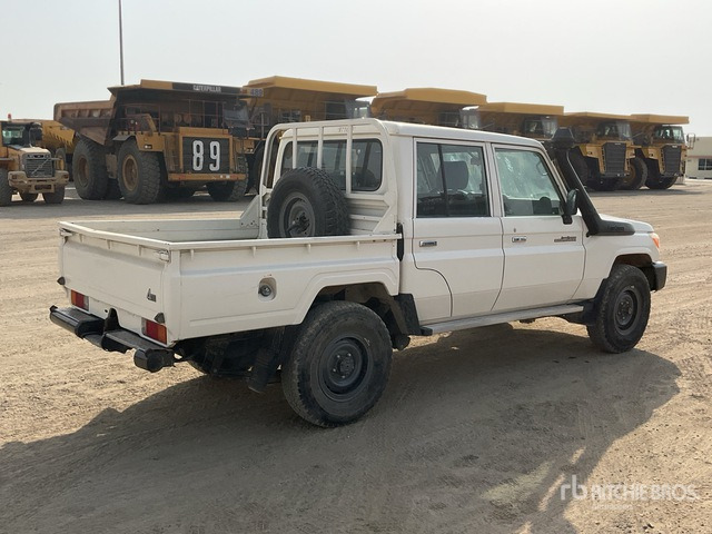 2016 Toyota Land Cruiser 79L 4x4 Crew Cab Pickup - Pikap: fotoğraf 4 2016 Toyota Land Cruiser 79L 4x4 Crew Cab Pickup - Pikap: fotoğraf 4