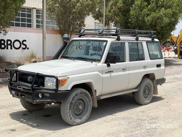2018 Toyota Land Cruiser 76L 4x4 SUV - SUV: fotoğraf 1 2018 Toyota Land Cruiser 76L 4x4 SUV - SUV: fotoğraf 1