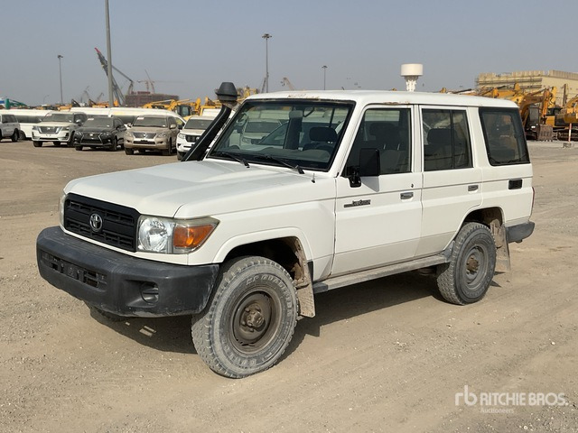 2018 Toyota Land Cruiser 76L 4x4 SUV - SUV: fotoğraf 1 2018 Toyota Land Cruiser 76L 4x4 SUV - SUV: fotoğraf 1