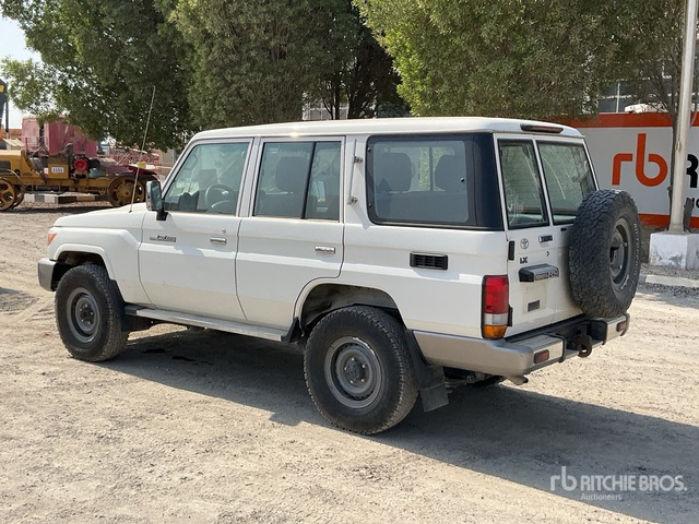 2018 Toyota Land Cruiser LX 76L 4x4 SUV - SUV: fotoğraf 4 2018 Toyota Land Cruiser LX 76L 4x4 SUV - SUV: fotoğraf 4