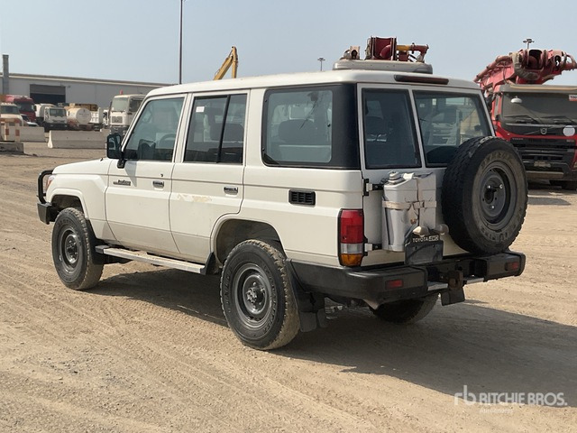 2021 Toyota Land Cruiser 76L 4x4 SUV - SUV: fotoğraf 3 2021 Toyota Land Cruiser 76L 4x4 SUV - SUV: fotoğraf 3