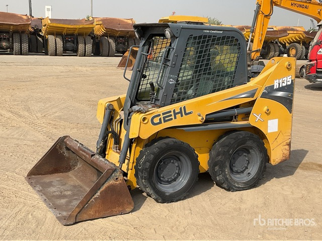 Gehl R135 - Mini yükleyici: fotoğraf 1 Gehl R135 - Mini yükleyici: fotoğraf 1