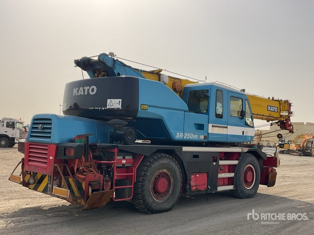 Kato KR25H - Arazi tipi vinç: fotoğraf 3 Kato KR25H - Arazi tipi vinç: fotoğraf 3