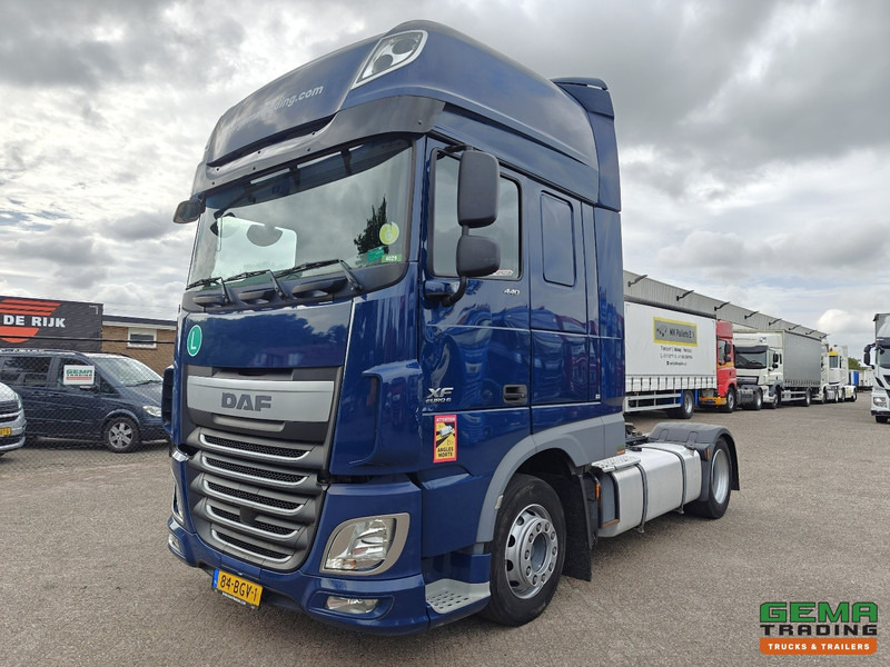 DAF XF 440 FT 4x2 SuperSpaceCab Euro6A - MEGA - Retarder - HandGeschakeld - 316.000KM! - Çekici: fotoğraf 1 DAF XF 440 FT 4x2 SuperSpaceCab Euro6A - MEGA - Retarder - HandGeschakeld - 316.000KM! - Çekici: fotoğraf 1