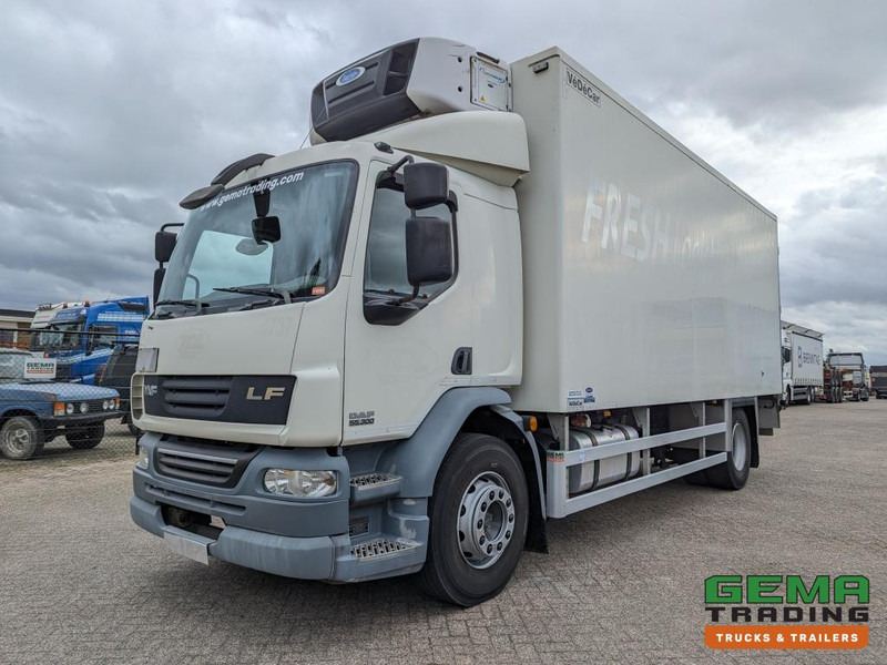 DAF FA LF55.300 4x2 Sleepcab 18T Euro5 Koel-VriesBak 6.45m + Carrier Supra 750 - Laadklep 1500KG (V781) - Refrijeratör kamyon: fotoğraf 1 DAF FA LF55.300 4x2 Sleepcab 18T Euro5 Koel-VriesBak 6.45m + Carrier Supra 750 - Laadklep 1500KG (V781) - Refrijeratör kamyon: fotoğraf 1